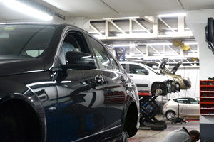 Cars are being assembled in an automotive factory.