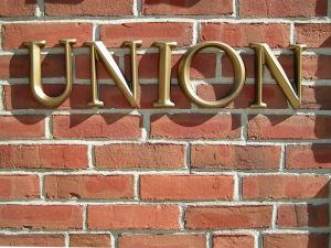 GM Looks to Lower Labor Costs with New UAW Deal