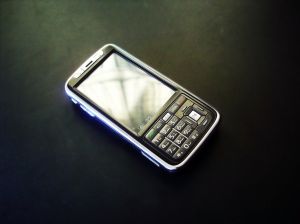 By 2015, 67% of smartphones will have an average price tag of $300 or less. (Photo: Barunpatro.com)