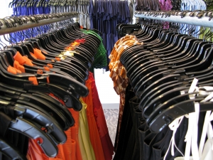UK Employment Growth Slow as Retail Sector Struggles